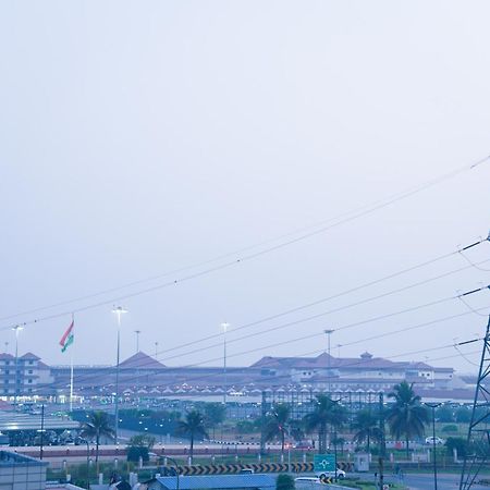 Fly View Airport Residency Hotell Nedumbassery Exteriör bild