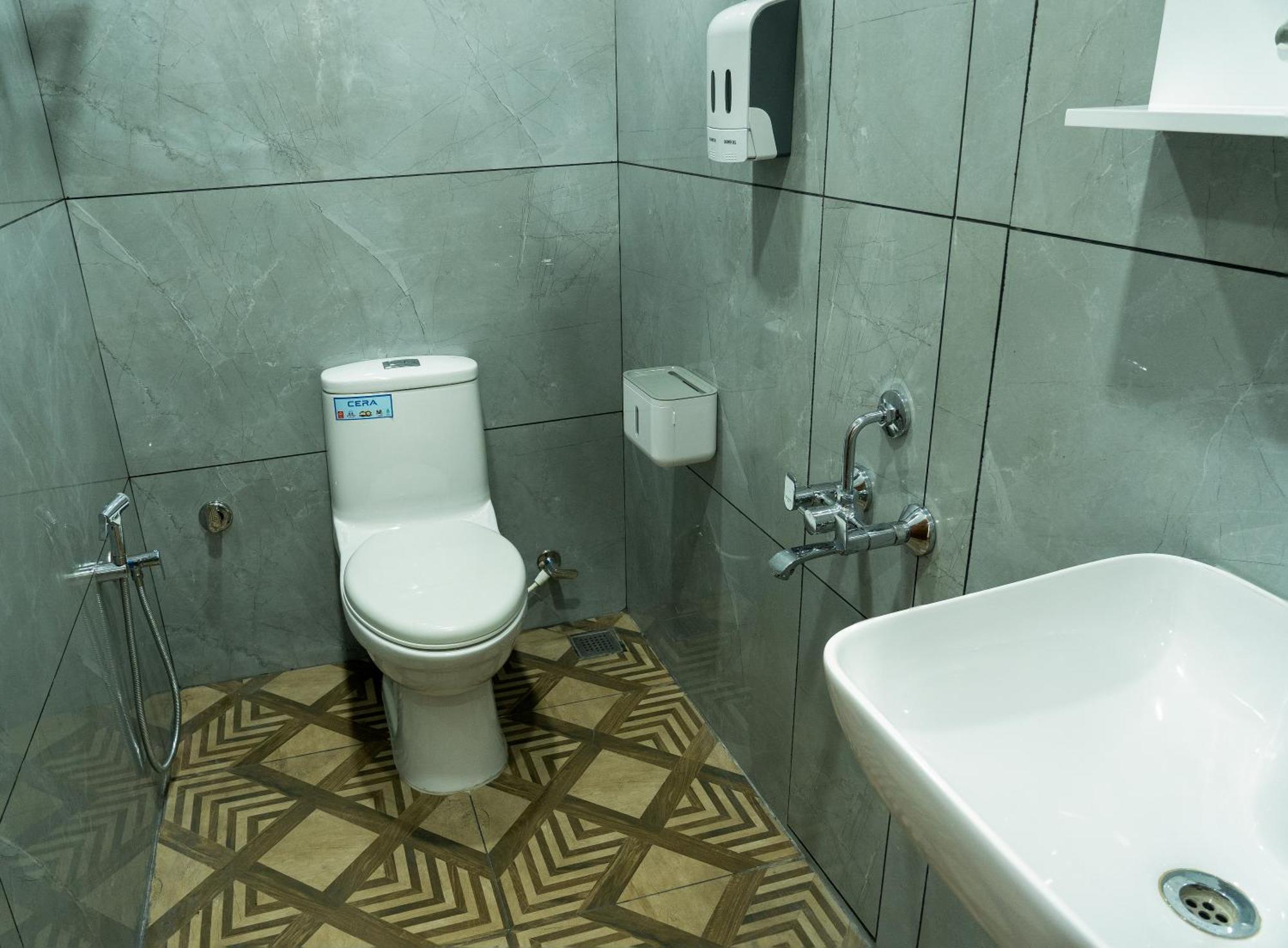 Fly View Airport Residency Hotell Nedumbassery Exteriör bild