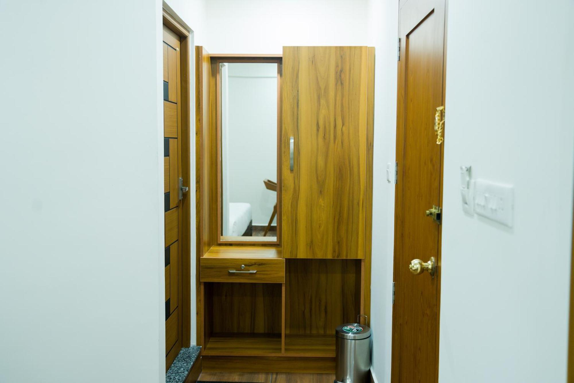 Fly View Airport Residency Hotell Nedumbassery Exteriör bild