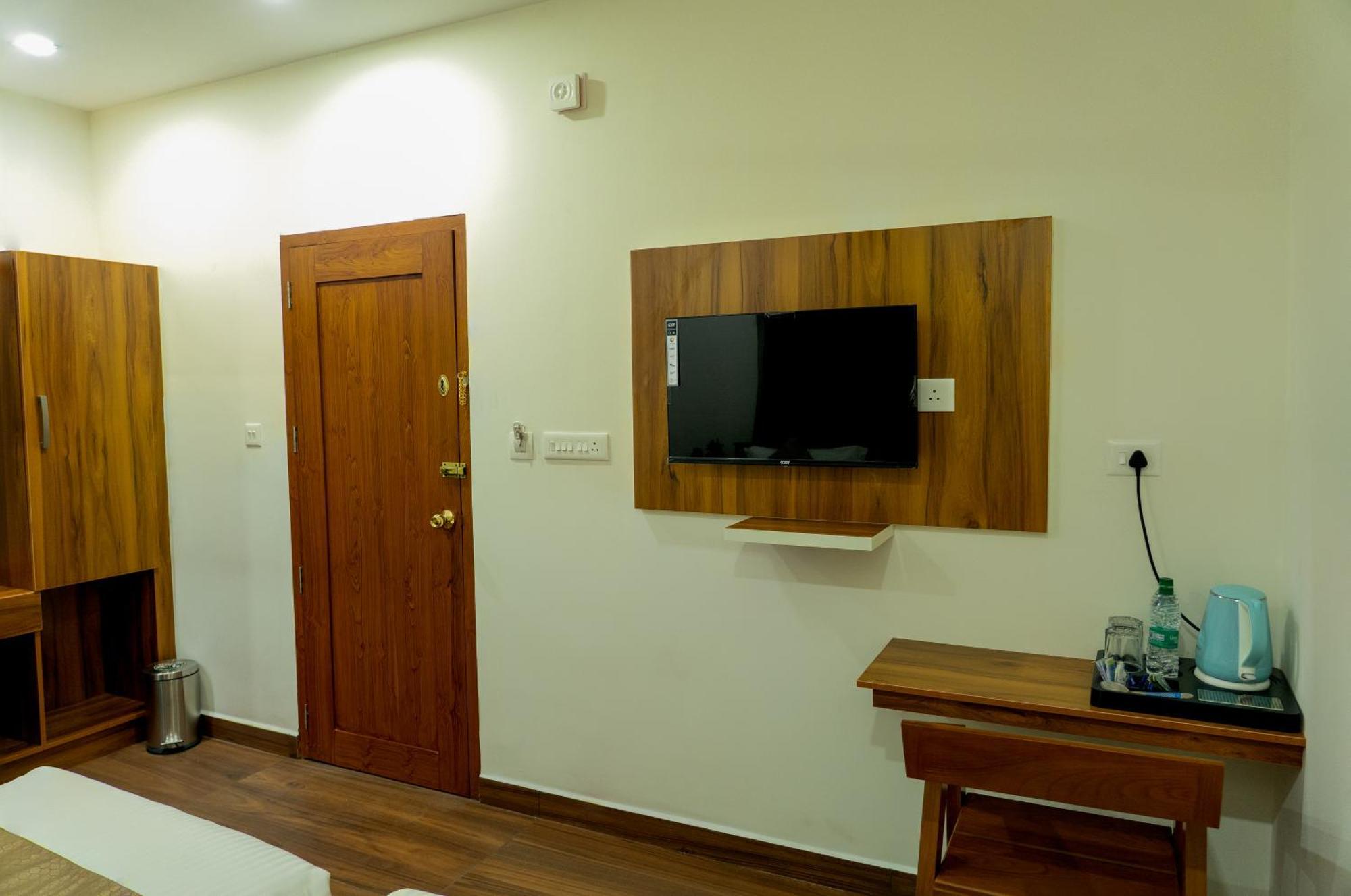 Fly View Airport Residency Hotell Nedumbassery Exteriör bild