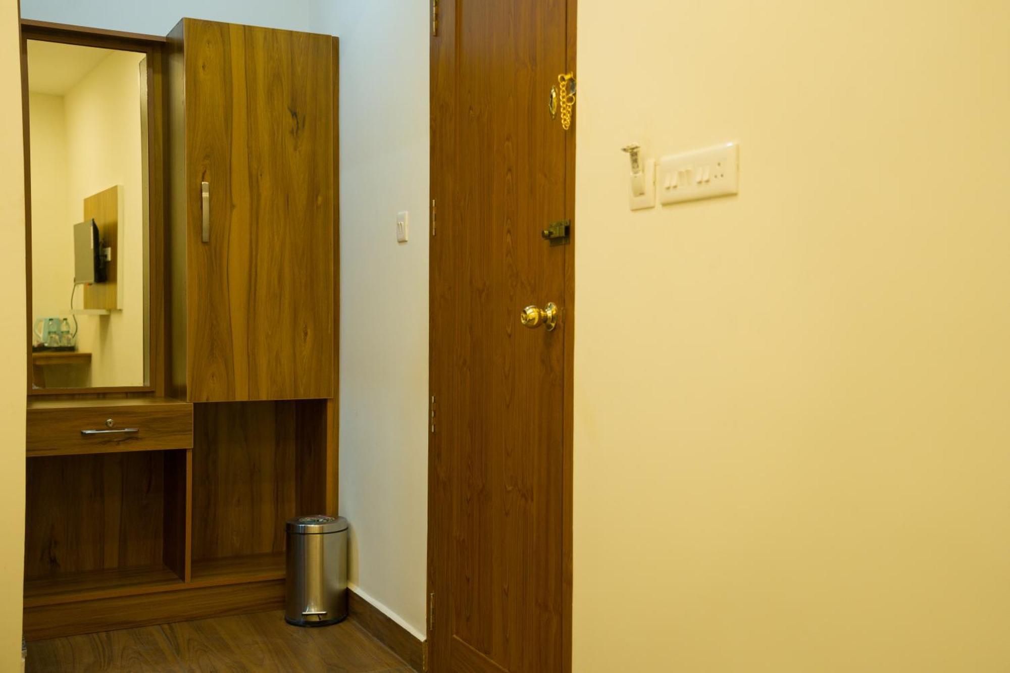 Fly View Airport Residency Hotell Nedumbassery Exteriör bild