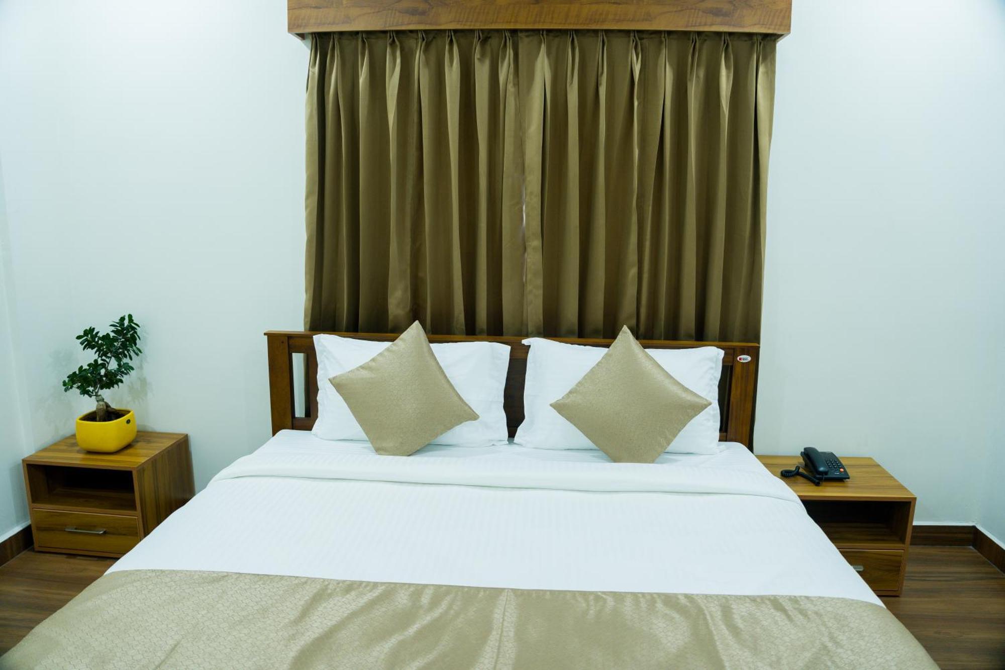 Fly View Airport Residency Hotell Nedumbassery Exteriör bild