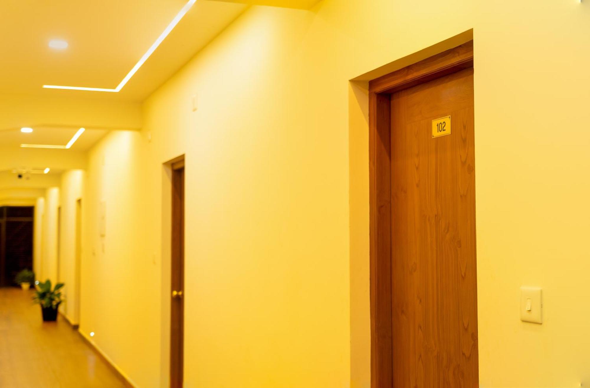 Fly View Airport Residency Hotell Nedumbassery Exteriör bild