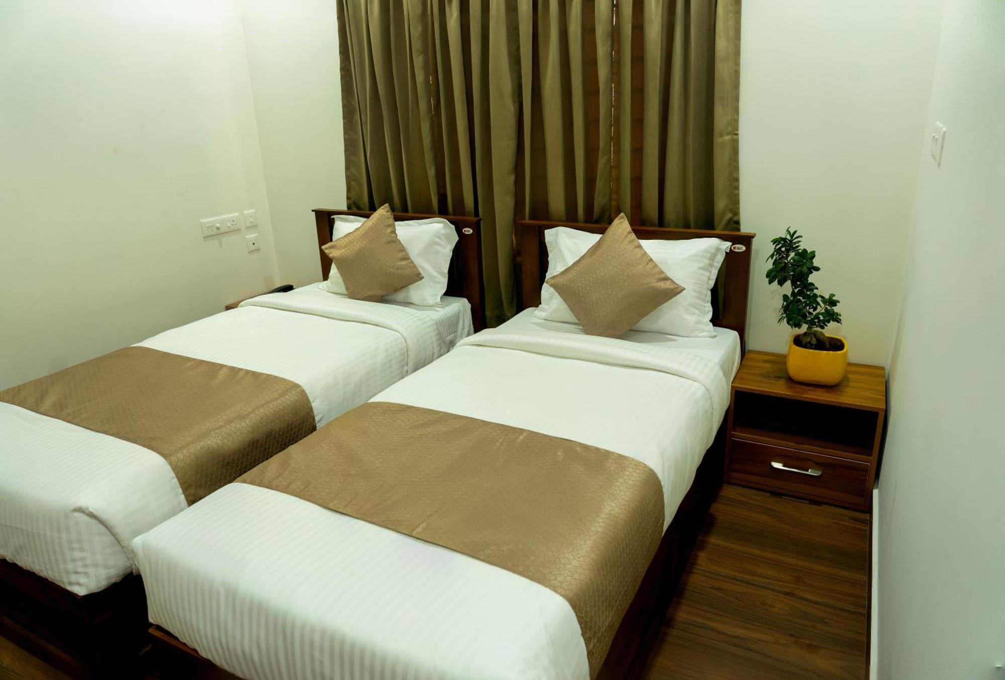Fly View Airport Residency Hotell Nedumbassery Exteriör bild