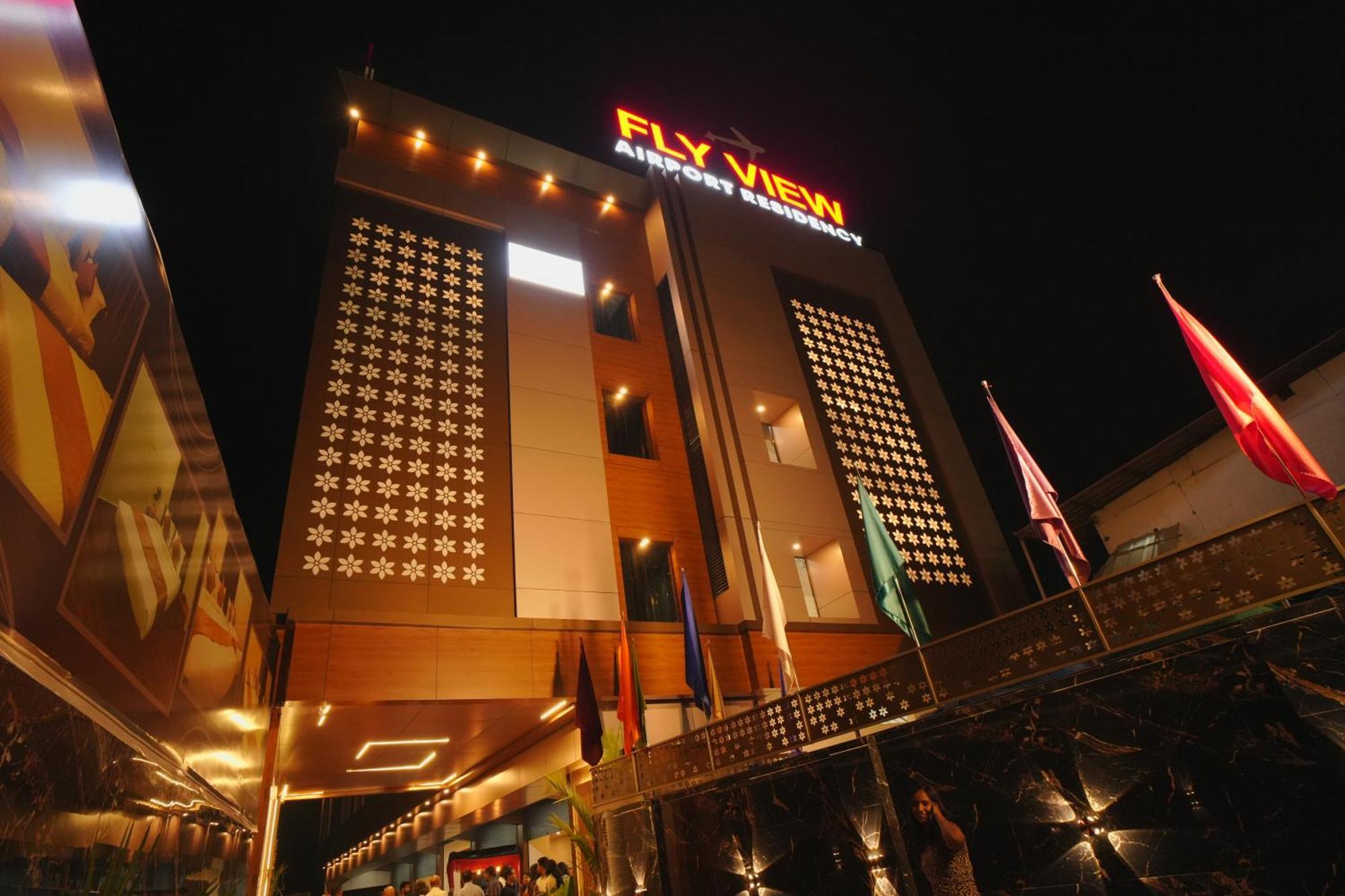 Fly View Airport Residency Hotell Nedumbassery Exteriör bild