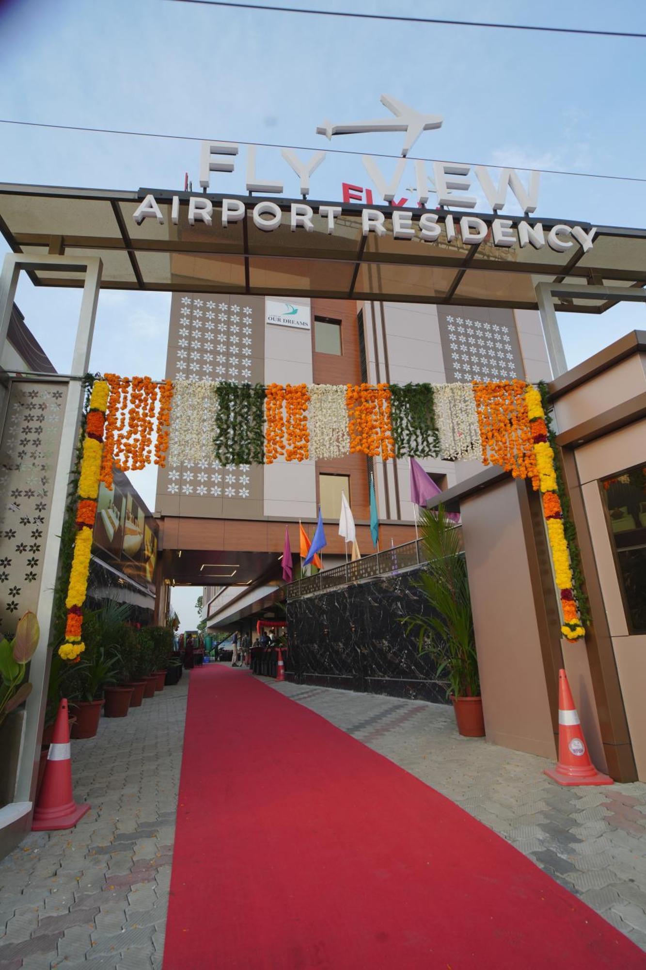 Fly View Airport Residency Hotell Nedumbassery Exteriör bild