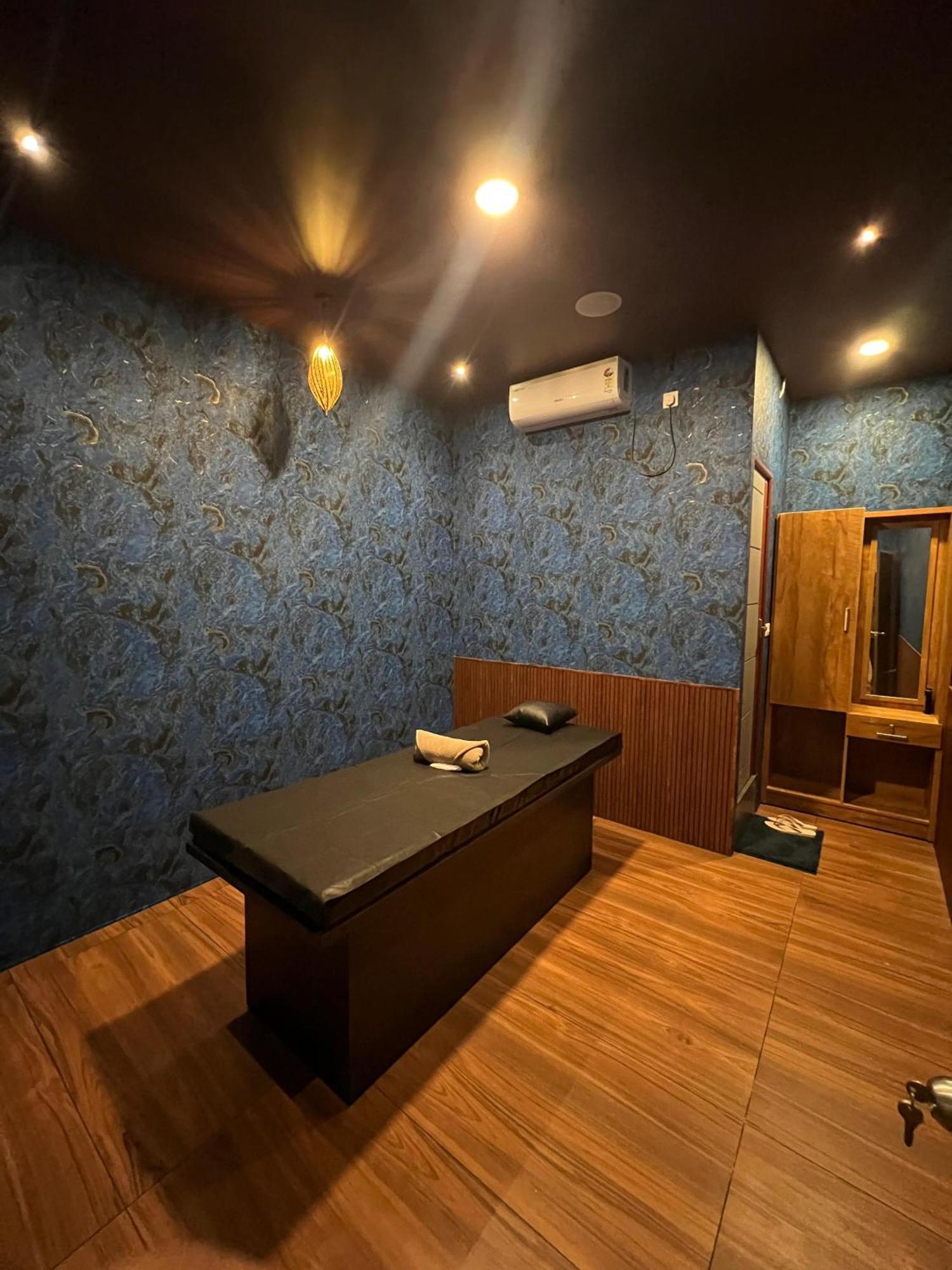 Fly View Airport Residency Hotell Nedumbassery Exteriör bild